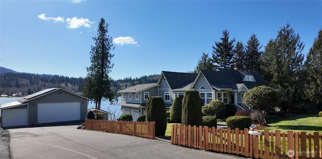 Photo of 17298 Lake View Boulevard, Mount Vernon, WA 98274 (MLS # 2497241)