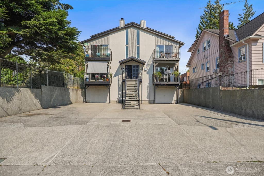 Photo of 3211 Nassau Street #2, Everett, WA 98201 (MLS # 2564699)
