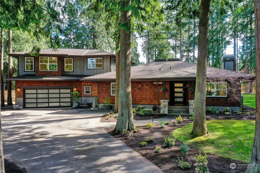 Photo of 25621 SE 28th Street, Sammamish, WA 98075 (MLS # 2052904)