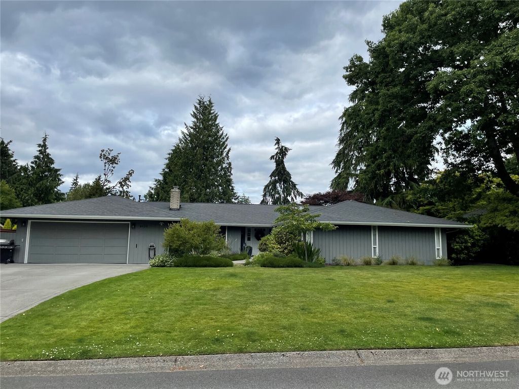 Photo of 8930 SE 54th Street, Mercer Island, WA 98040 (MLS # 2400596)