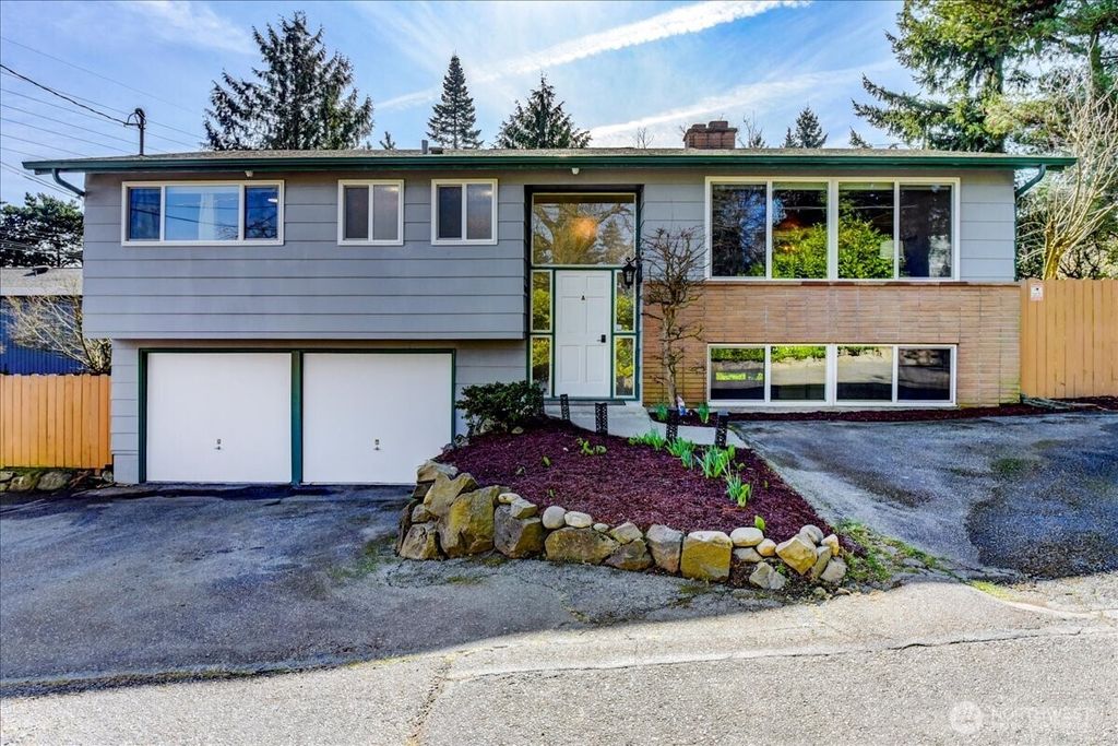 Photo of 11242 A Fremont Avenue N, Seattle, WA 98133 (MLS # 2488109)