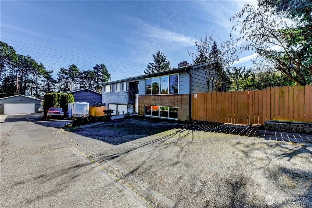 Photo of 11242 A Fremont Avenue N, Seattle, WA 98133 (MLS # 2488109)