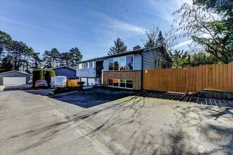 Photo of 11242 A Fremont Avenue N, Seattle, WA 98133 (MLS # 2488109)