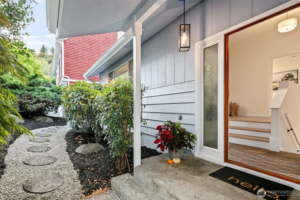 Photo of 2806 NE 177th Place, Lake Forest Park, WA 98155 (MLS # 2436385)