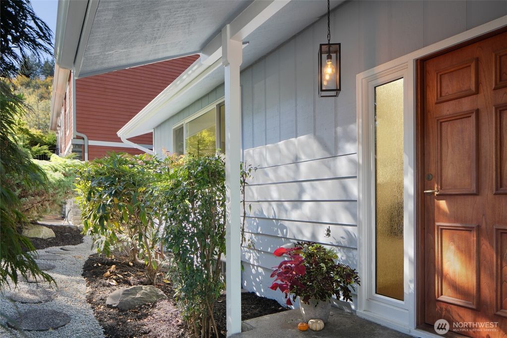Photo of 2806 NE 177th Place, Lake Forest Park, WA 98155 (MLS # 2436385)