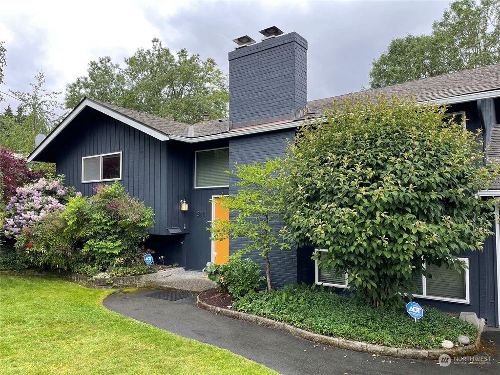 Photo of 3411 77th Place SE, Mercer Island, WA 98040 (MLS # 2126968)