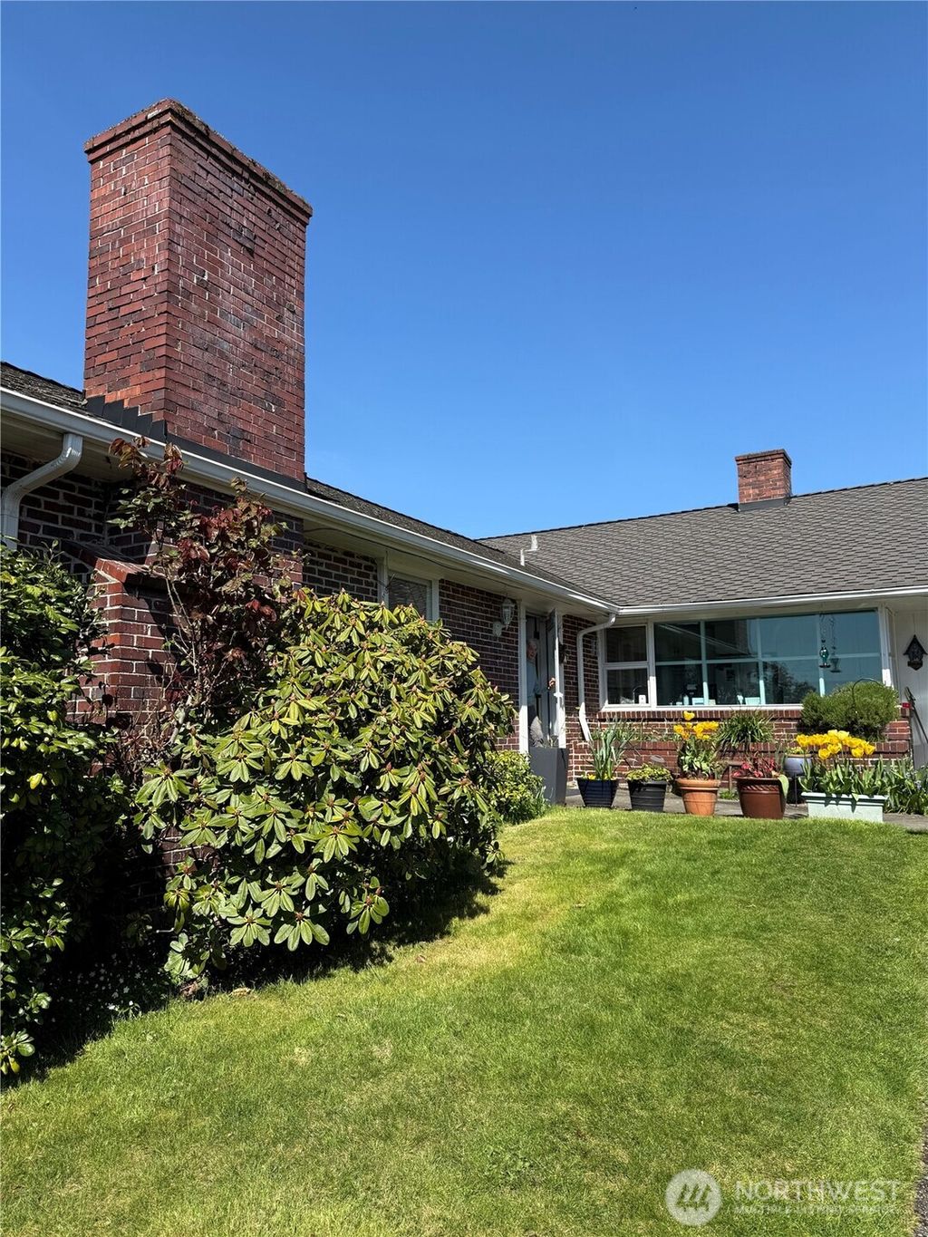 Photo of 3012 W Eaton Street, Seattle, WA 98199 (MLS # 2386212)