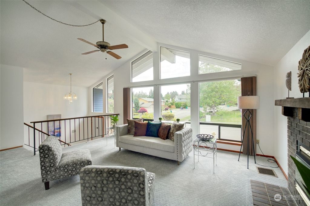 Photo of 14122 NE 71st Street, Redmond, WA 98052 (MLS # 2063501)