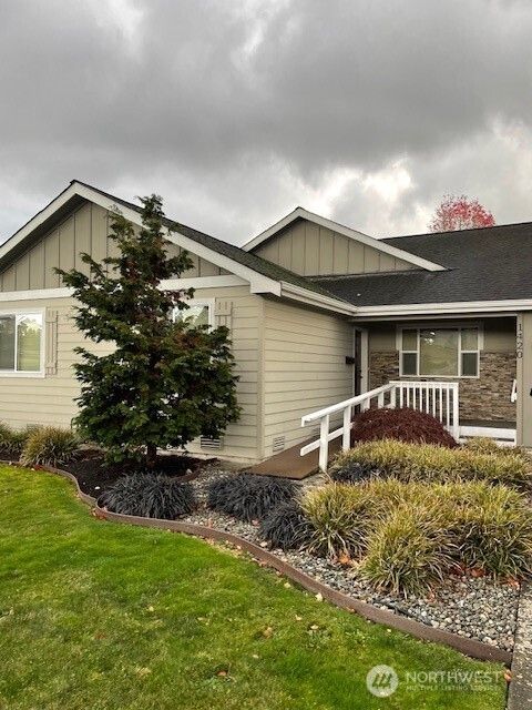 Photo of 1420 E Broad Street, Mount Vernon, WA 98273 (MLS # 2456387)