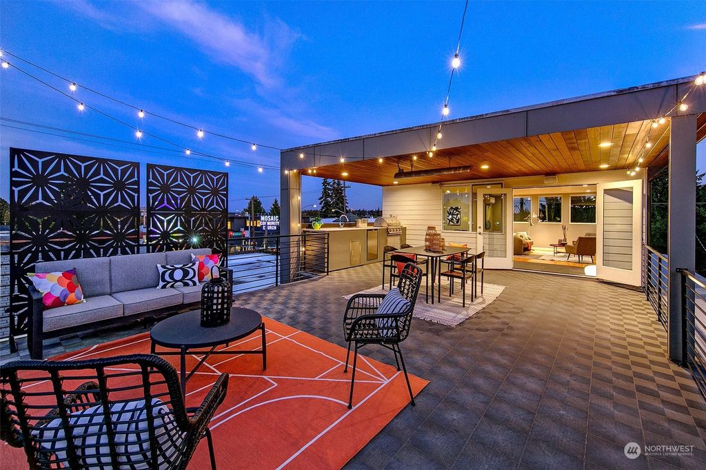 Photo of 942 N 77th St. St, Seattle, WA 98103 (MLS # 2286566)