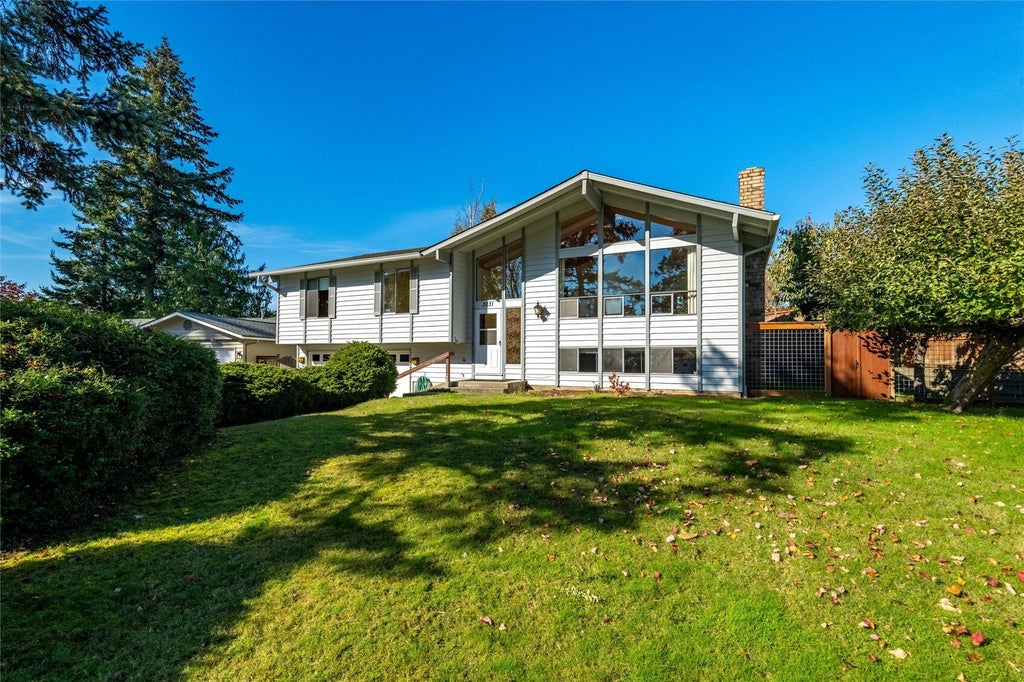 Photo of 3031 Crest Court, Bellingham, WA 98226 (MLS # 2596102)