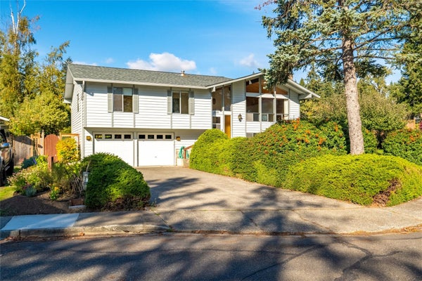 3031 CREST CT, BELLINGHAM, WA 98226 - Image 0f60ea76f685a9a5e4788e09e261fb0e/2158343496