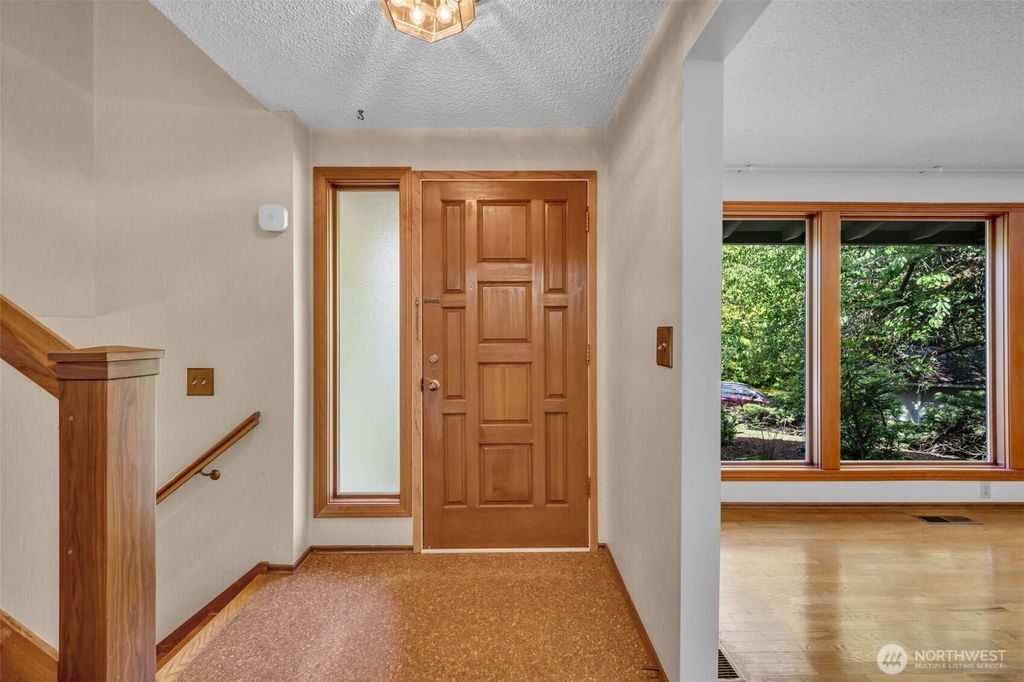 Photo of 12911 NE 31st Street, Bellevue, WA 98005 (MLS # 2387601)