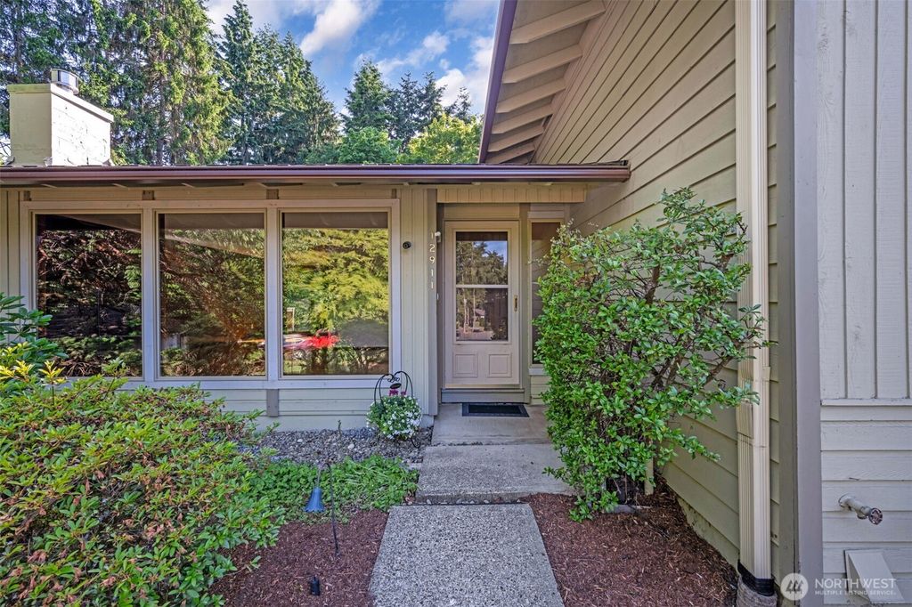 Photo of 12911 NE 31st Street, Bellevue, WA 98005 (MLS # 2387601)