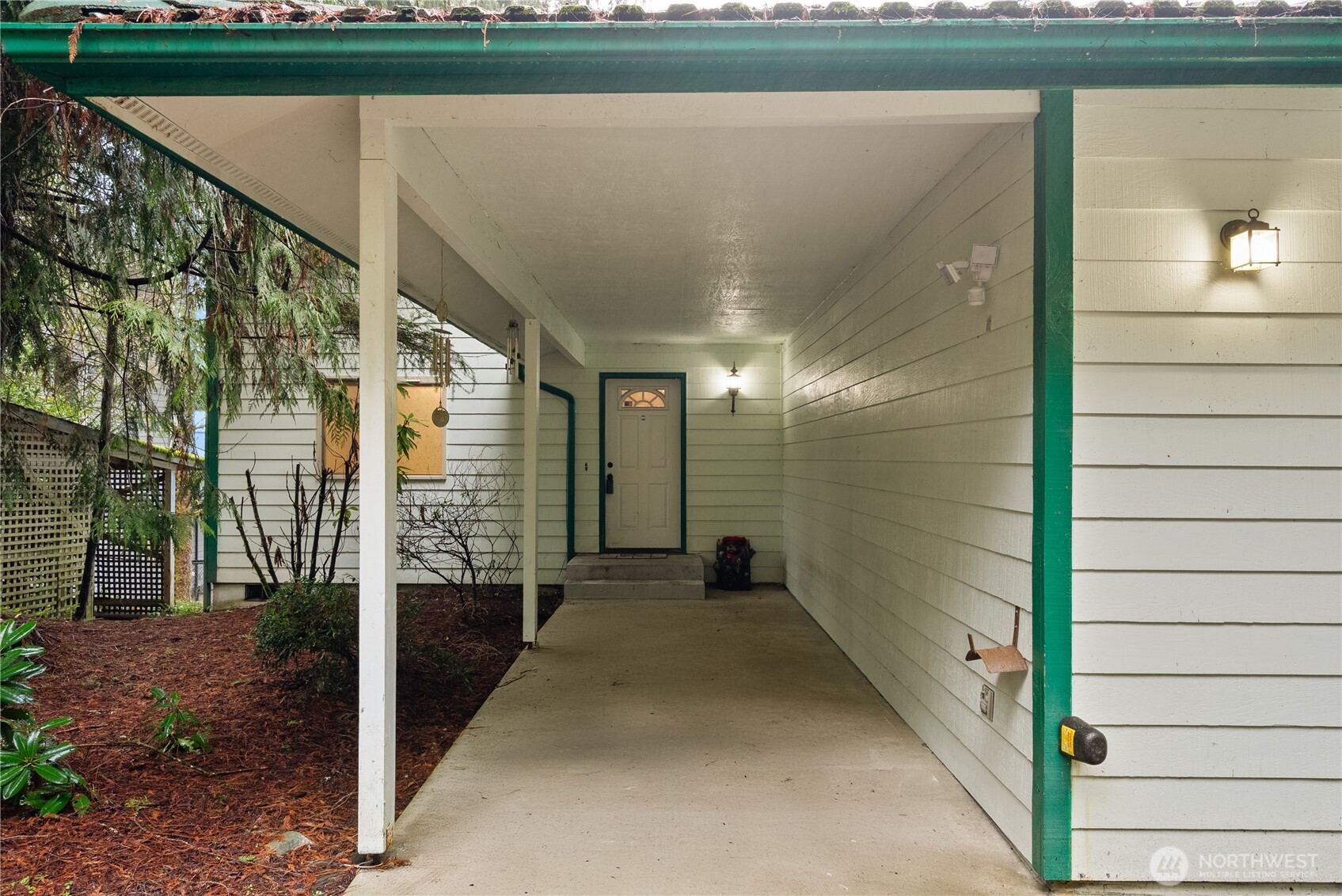 250 NE Panther Lake Rd