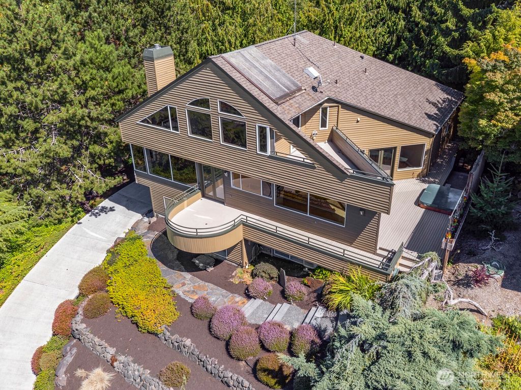 Photo of 10413 66th Place W, Mukilteo, WA 98275 (MLS # 2417294)