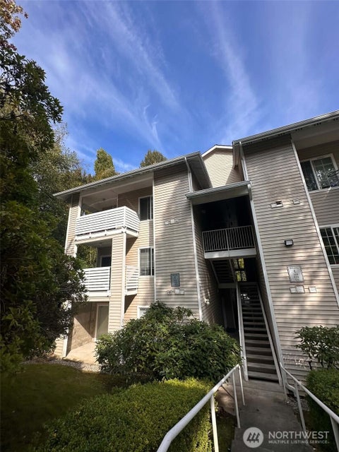 Photo of 801 Rainier Avenue N #E326, Renton, WA 98057 (MLS # 2585078)