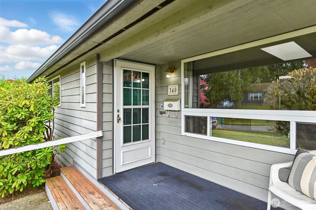 Photo of 340 NE 162nd Street, Shoreline, WA 98155 (MLS # 2363537)