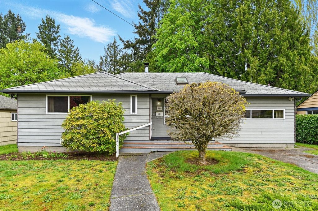 Photo of 340 NE 162nd Street, Shoreline, WA 98155 (MLS # 2363537)
