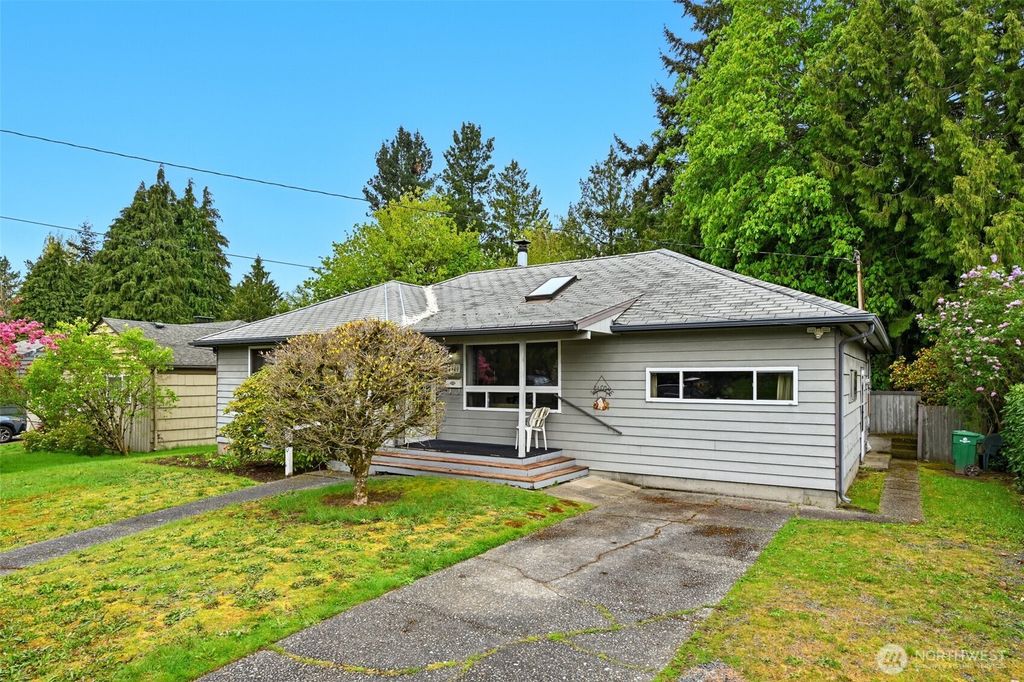 Photo of 340 NE 162nd Street, Shoreline, WA 98155 (MLS # 2363537)