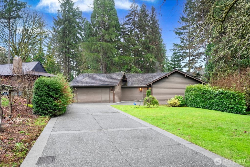 Photo of 502 130th Avenue NE, Bellevue, WA 98005 (MLS # 2442701)