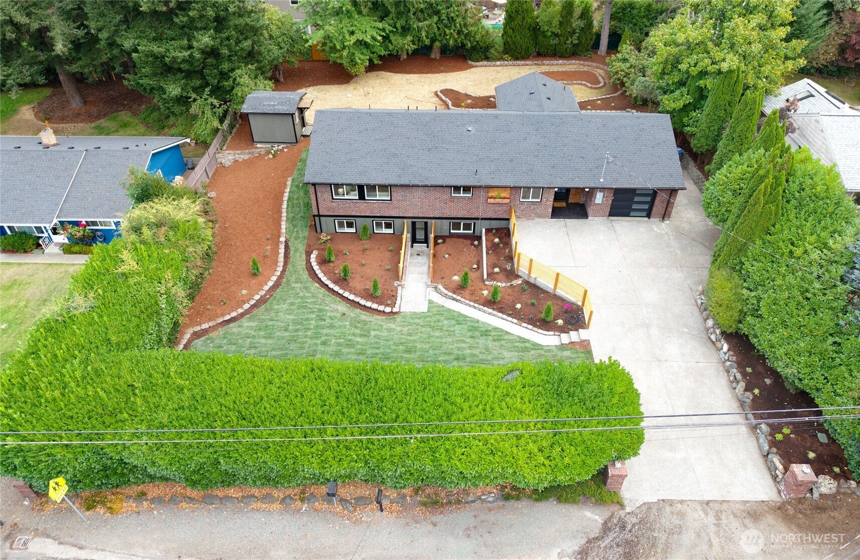 4021 Sunset Drive W