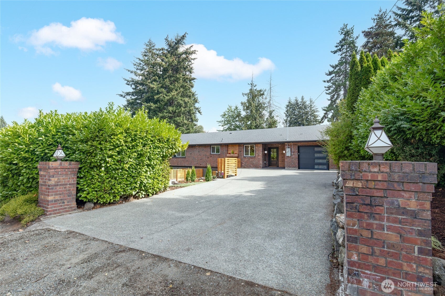 4021 Sunset Drive W