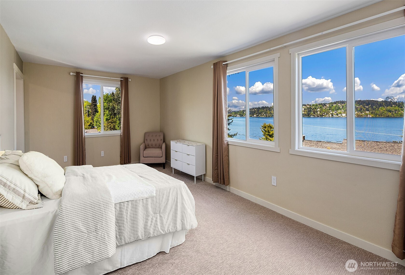 Seattle, Washington 98118, United States, 4 Bedrooms Bedrooms, ,3 BathroomsBathrooms,Residential,Active,125806