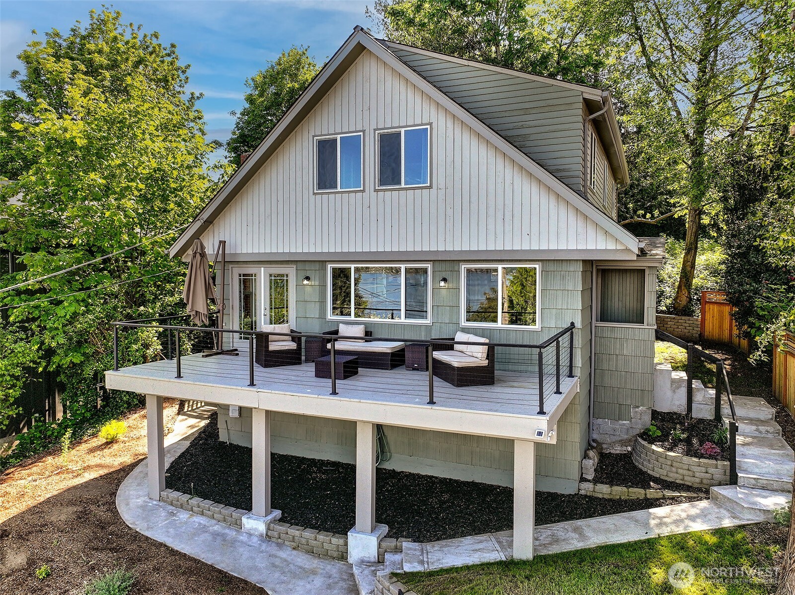 Seattle, Washington 98118, United States, 4 Bedrooms Bedrooms, ,3 BathroomsBathrooms,Residential,Active,125806