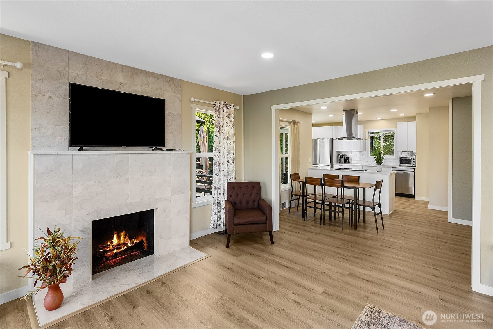 Seattle, Washington 98118, United States, 4 Bedrooms Bedrooms, ,3 BathroomsBathrooms,Residential,Active,125806