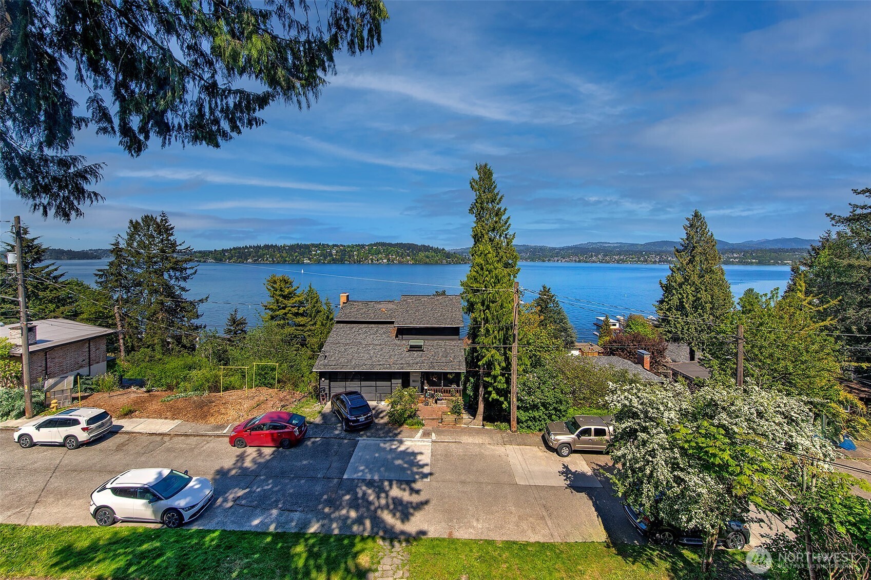 Seattle, Washington 98118, United States, 4 Bedrooms Bedrooms, ,3 BathroomsBathrooms,Residential,Active,125806