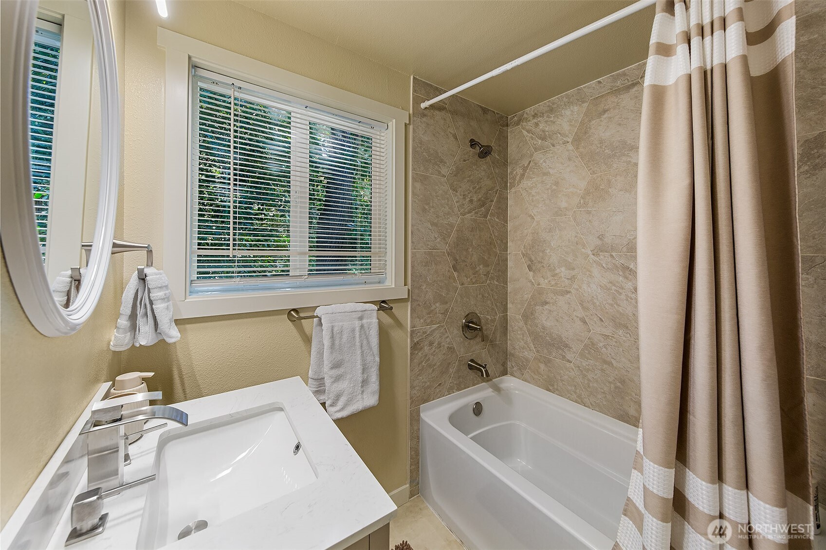 Seattle, Washington 98118, United States, 4 Bedrooms Bedrooms, ,3 BathroomsBathrooms,Residential,Active,125806