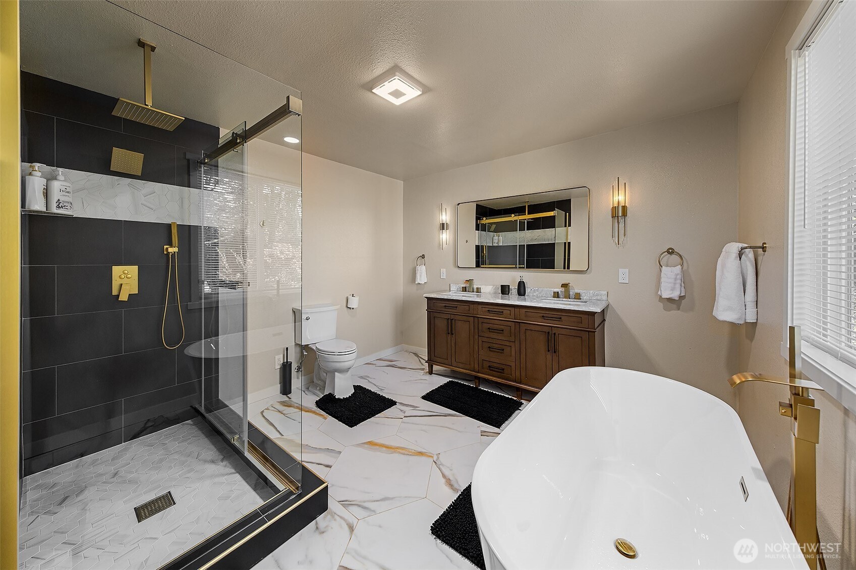 Seattle, Washington 98118, United States, 4 Bedrooms Bedrooms, ,3 BathroomsBathrooms,Residential,Active,125806