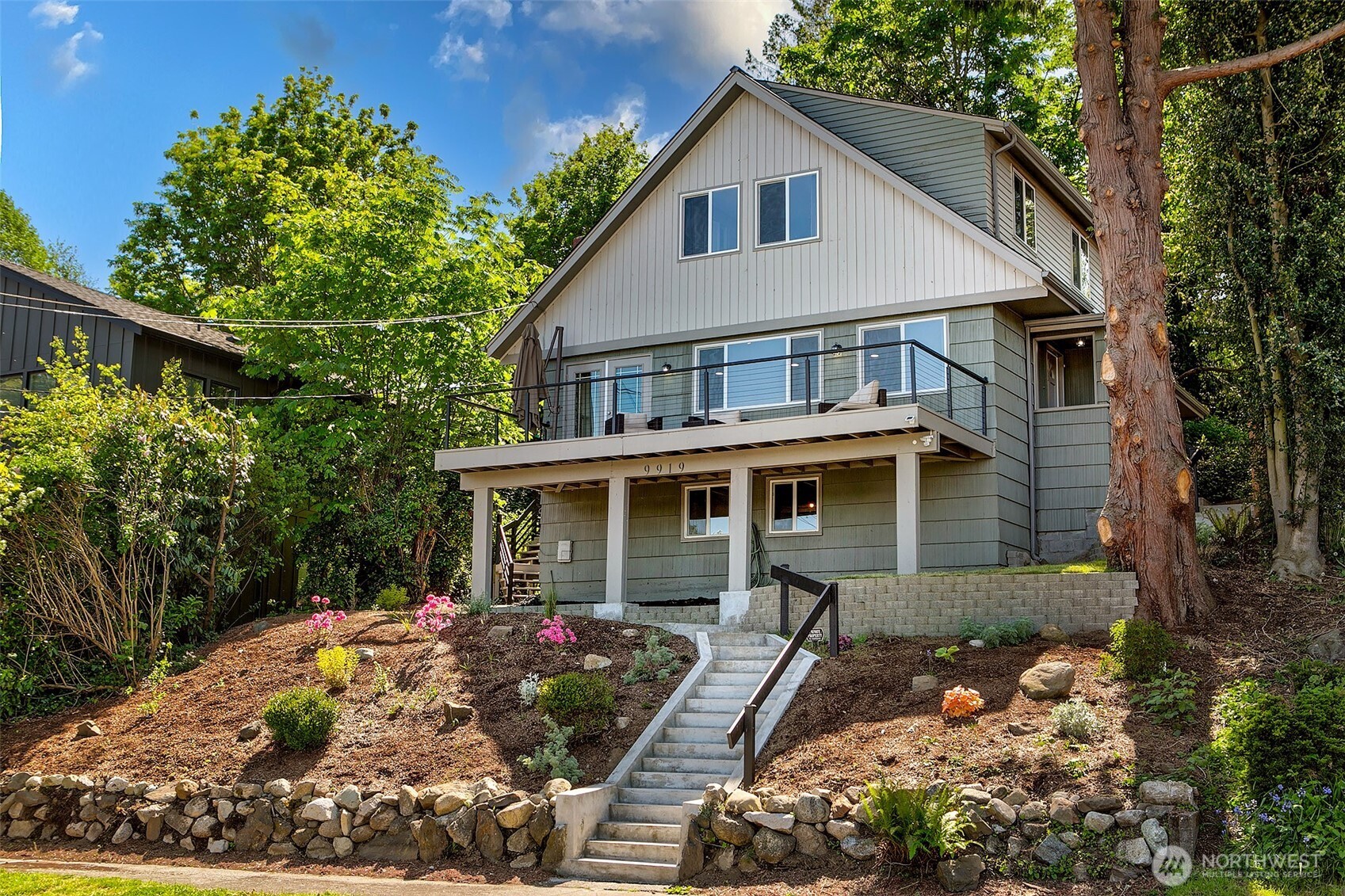 Seattle, Washington 98118, United States, 4 Bedrooms Bedrooms, ,3 BathroomsBathrooms,Residential,Active,125806