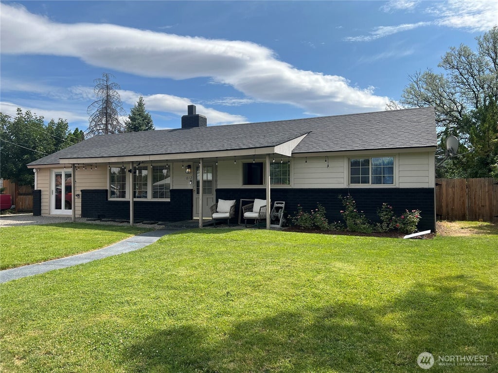 Photo of 612 Skyview Drive, Omak, WA 98841 (MLS # 2547445)