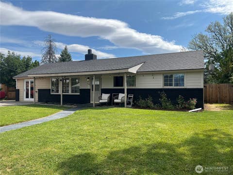Photo of 612 Skyview Drive, Omak, WA 98841 (MLS # 2547445)