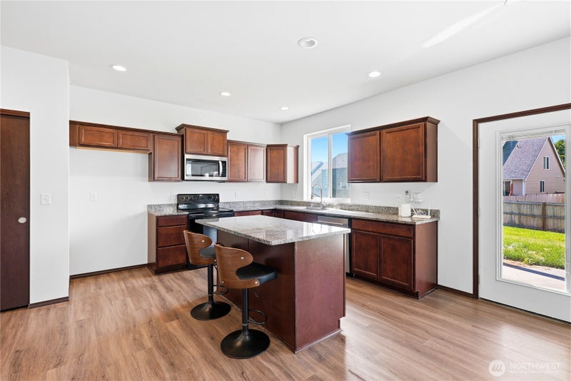 1904 W Sunnyview Lane