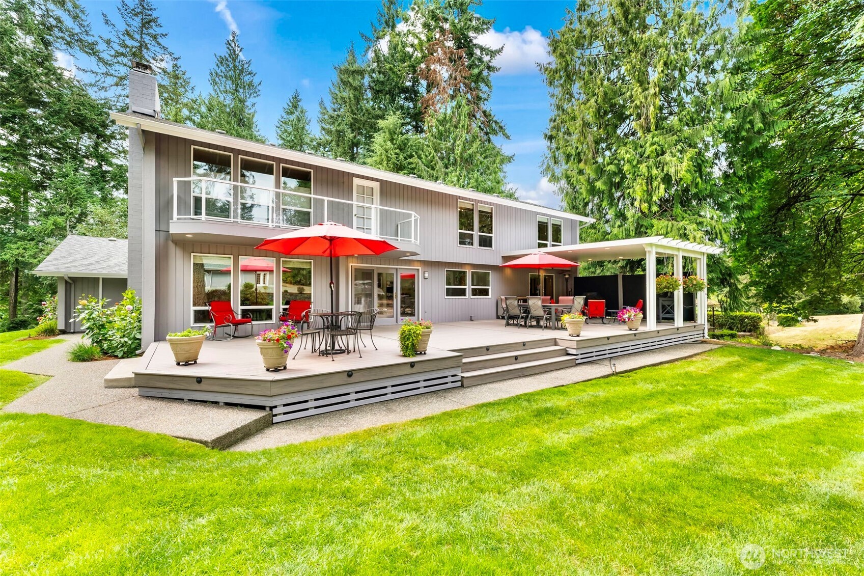 407 Point Fosdick Drive NW