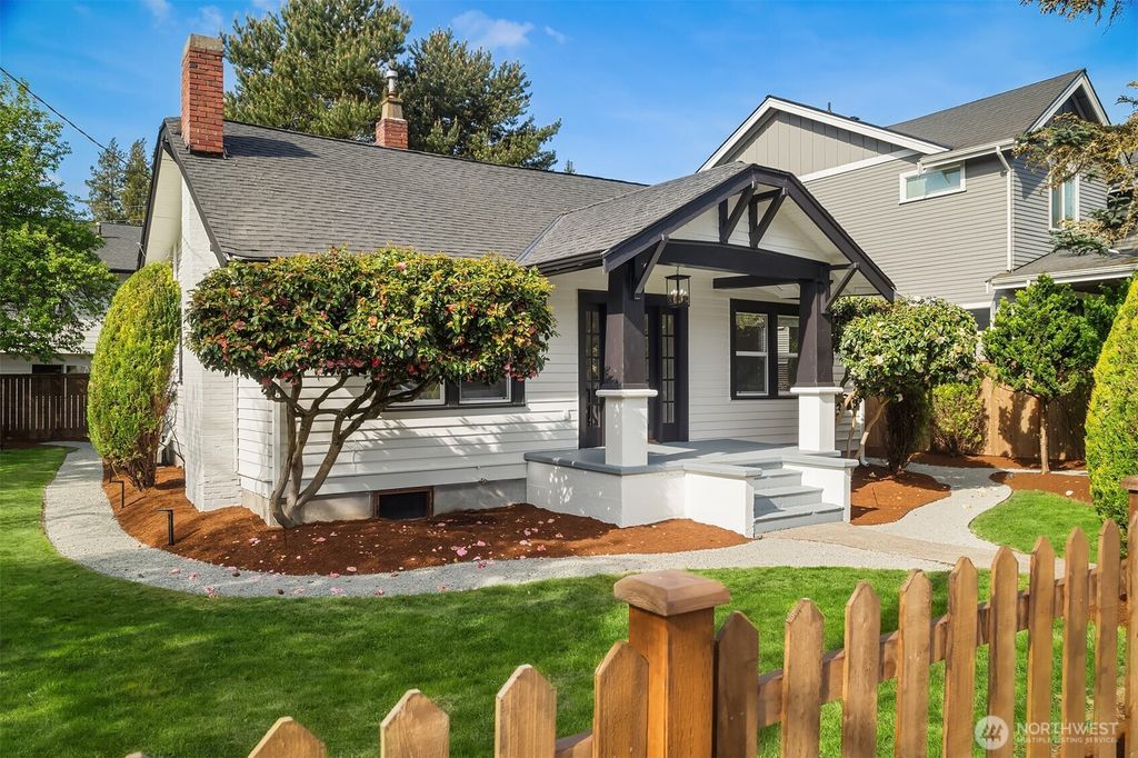 Photo of 250 NE Alder Street, Issaquah, WA 98027 (MLS # 2349083)