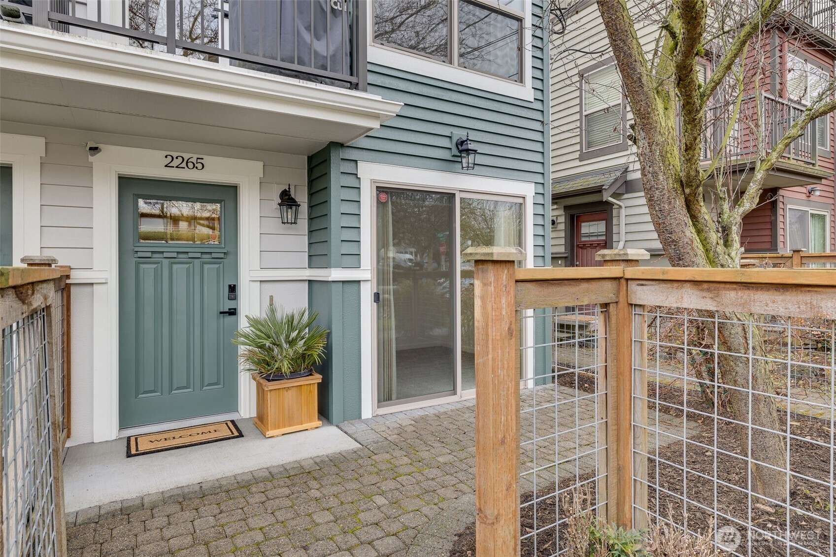 Seattle, Washington 98107, United States, 3 Bedrooms Bedrooms, ,3 BathroomsBathrooms,Residential,Pending,2338