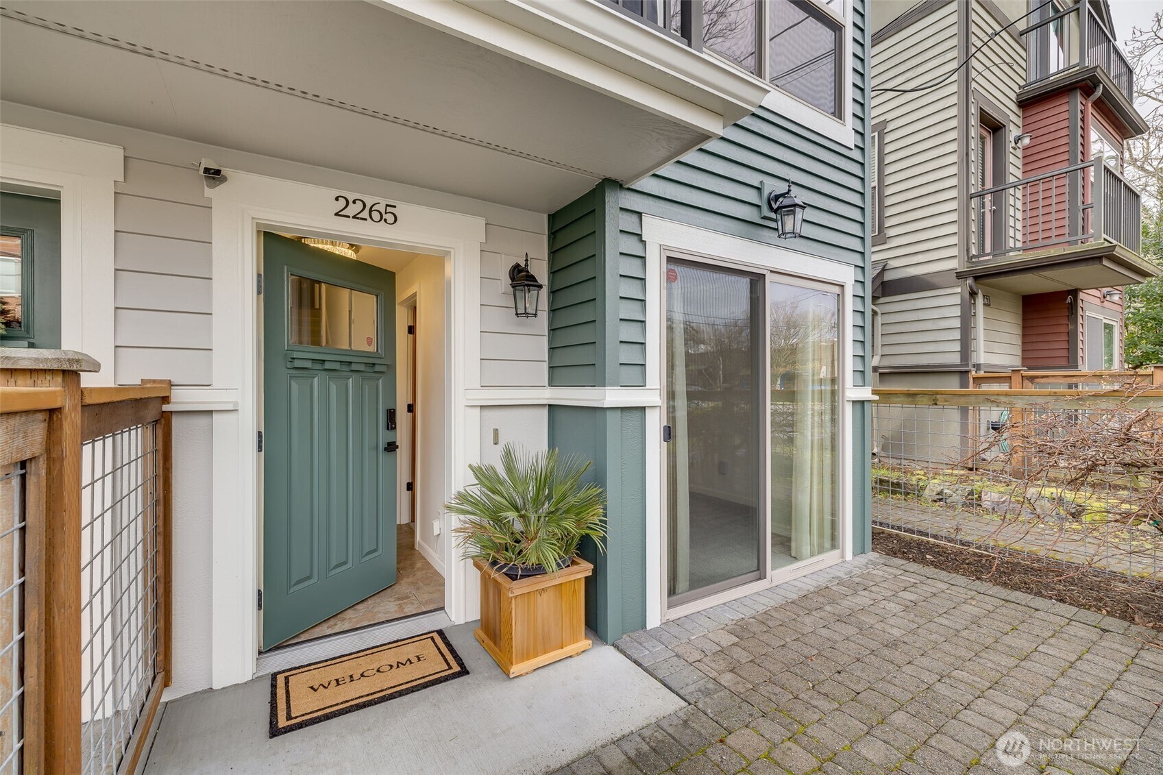 Seattle, Washington 98107, United States, 3 Bedrooms Bedrooms, ,3 BathroomsBathrooms,Residential,Pending,2338