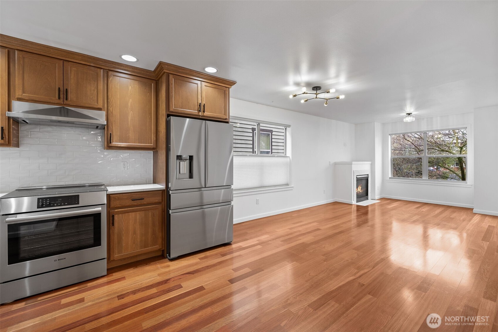 Seattle, Washington 98107, United States, 3 Bedrooms Bedrooms, ,3 BathroomsBathrooms,Residential,Pending,2338