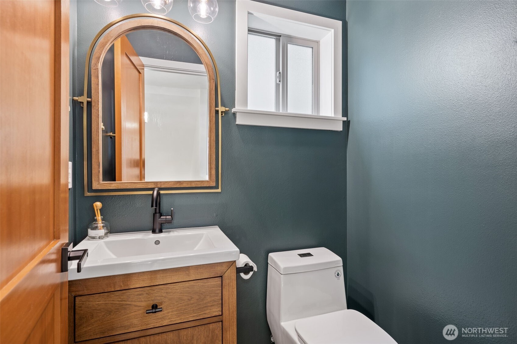 Seattle, Washington 98107, United States, 3 Bedrooms Bedrooms, ,3 BathroomsBathrooms,Residential,Pending,2338