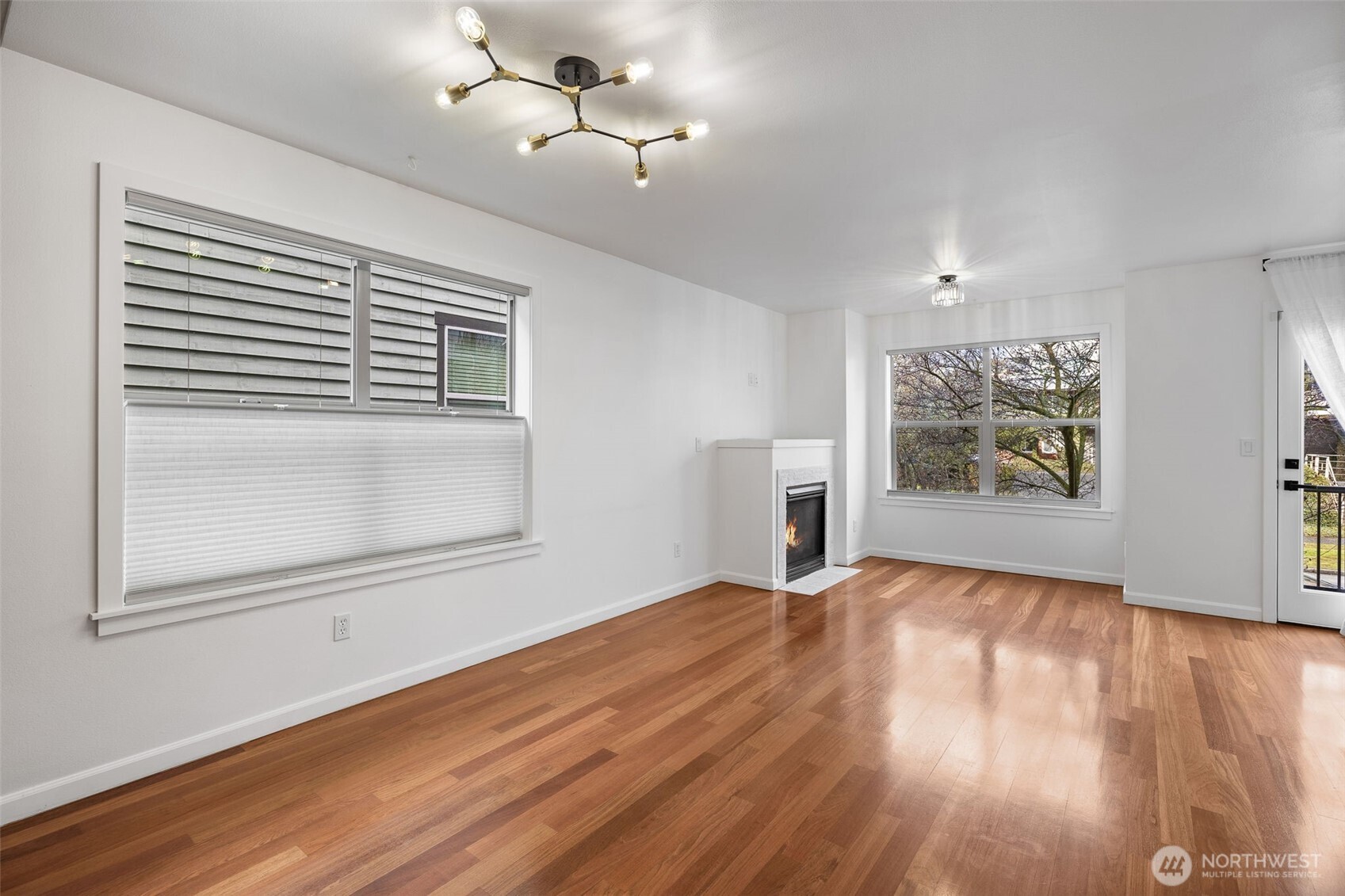 Seattle, Washington 98107, United States, 3 Bedrooms Bedrooms, ,3 BathroomsBathrooms,Residential,Pending,2338