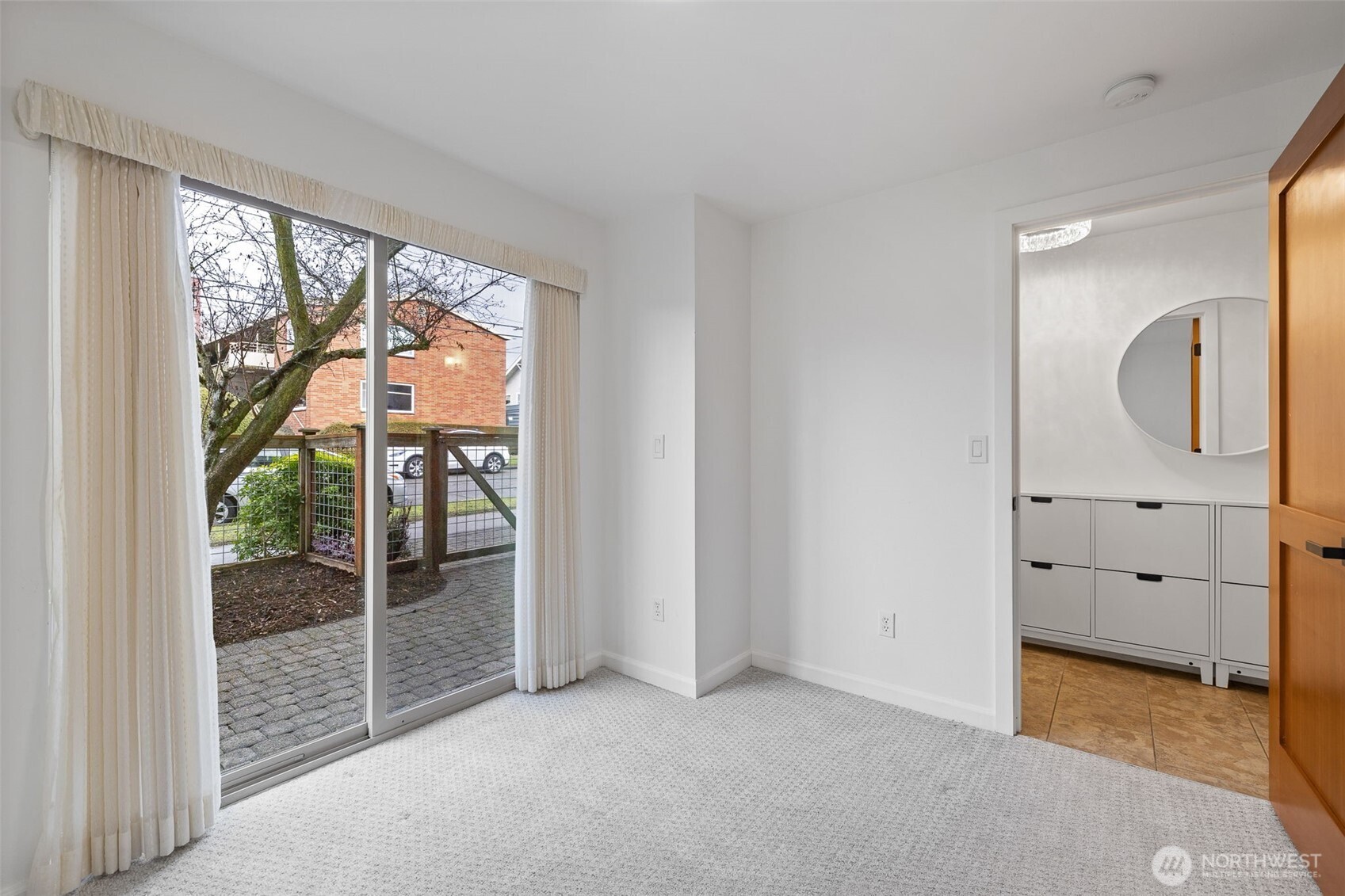 Seattle, Washington 98107, United States, 3 Bedrooms Bedrooms, ,3 BathroomsBathrooms,Residential,Pending,2338