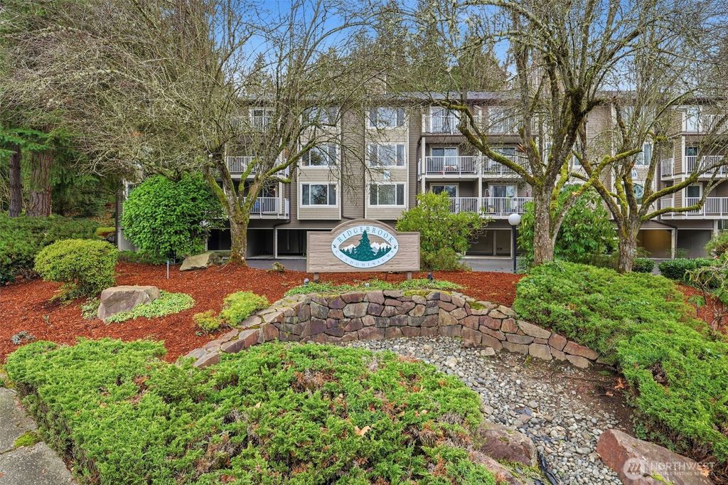 Photo of 206 Mountain Park Boulevard SW #D204, Issaquah, WA 98027 (MLS # 2470312)