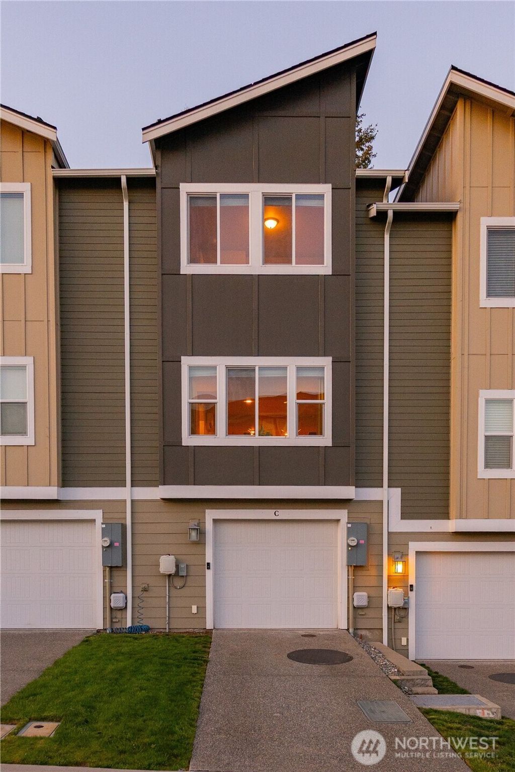 Photo of 17533 110th Avenue E #C, Puyallup, WA 98374 (MLS # 2514763)