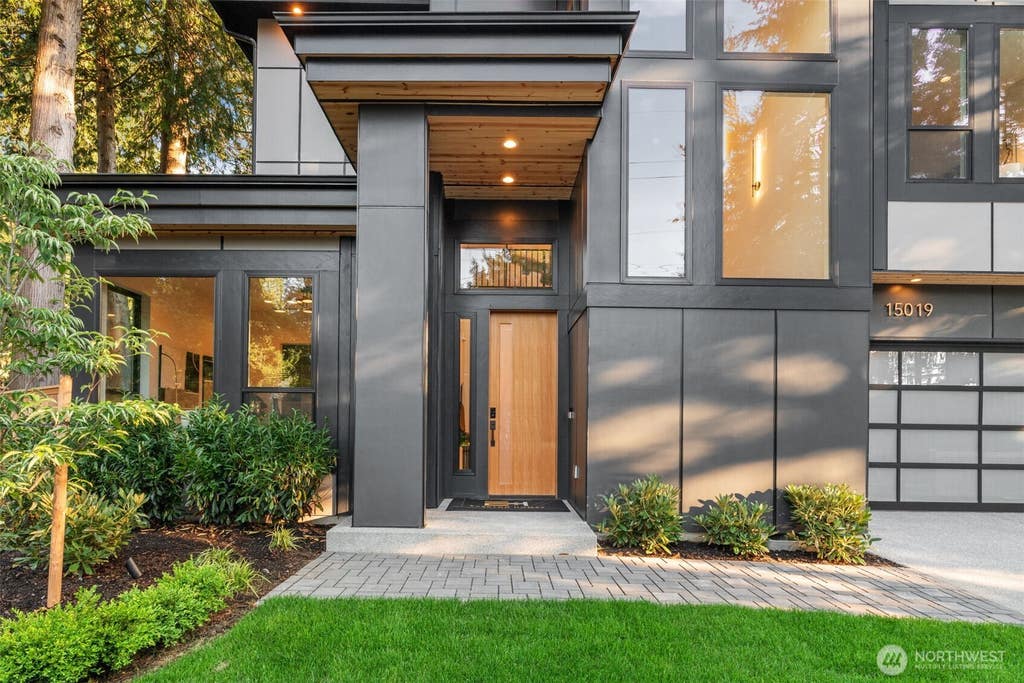 Photo of 15019 SE 16th Street, Bellevue, WA 98007 (MLS # 2565665)