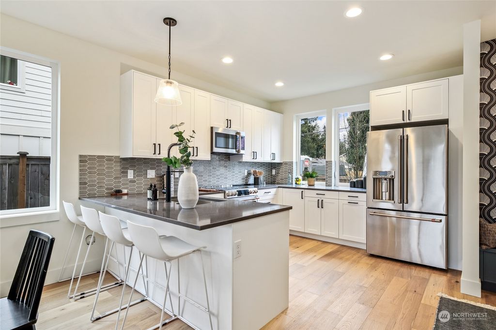 Photo of 7337 122nd Avenue NE, Kirkland, WA 98033 (MLS # 2210932)