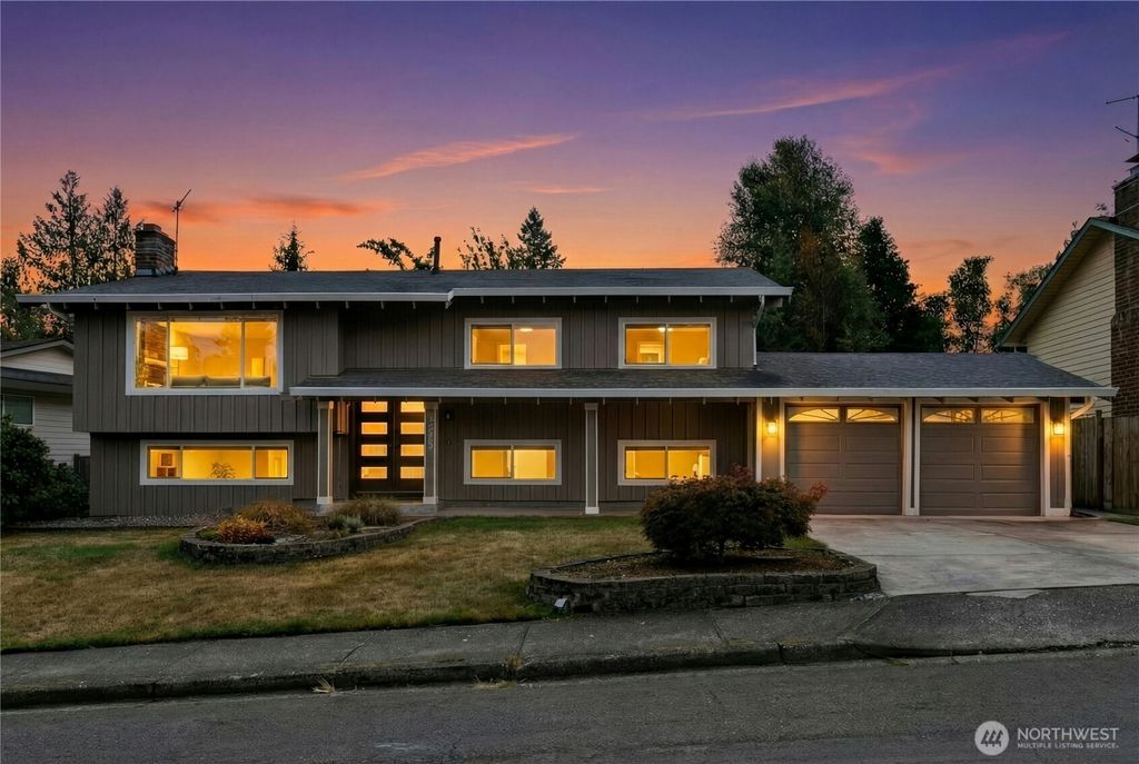 Photo of 12563 SE 71st Street, Newcastle, WA 98056 (MLS # 2481097)